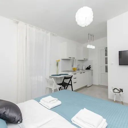 And Bla?enka S. Guest house